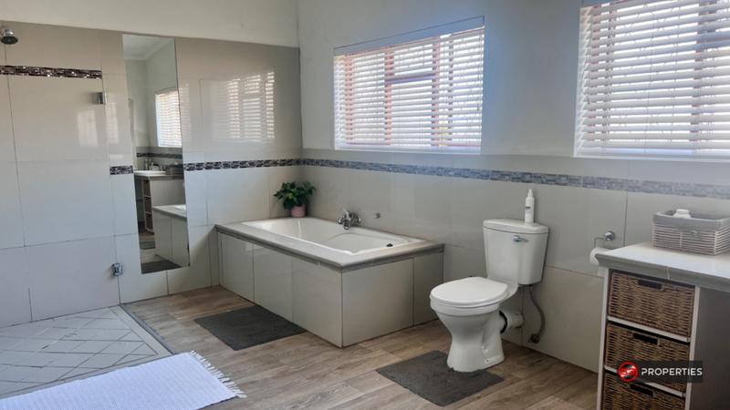 5 Bedroom Property for Sale in Bredasdorp Western Cape